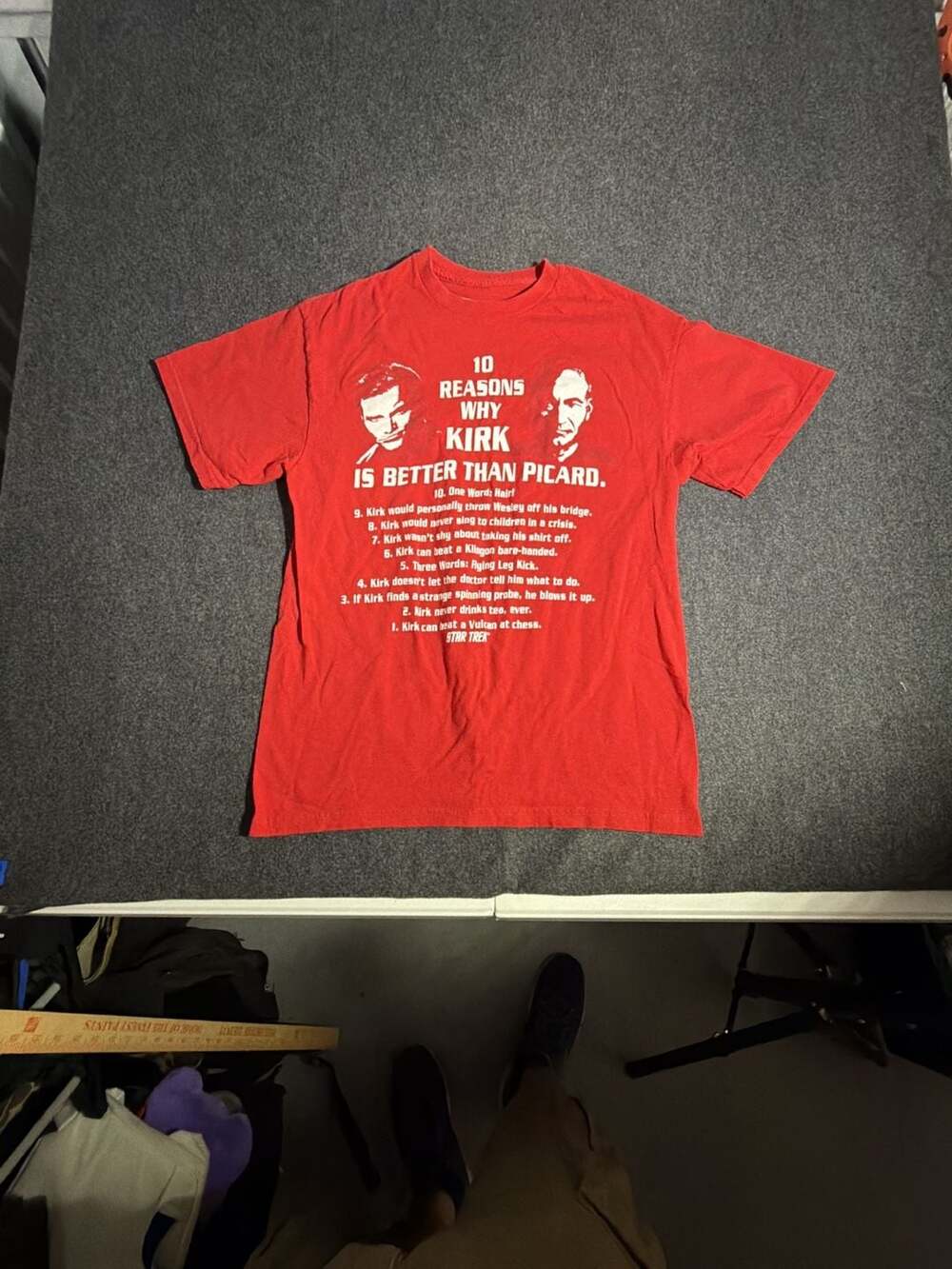 Vintage 2011 CBS Star Trek 10 Reasons Why Kirk Is Better Than Picard T-Shirt
12-